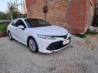 2018 Toyota Camry VIII (XV70), белый, 2950000 рублей, вид 2