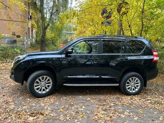 2014 Toyota Land Cruiser Prado 150 Series Рестайлинг 1, чёрный, 3500000 рублей, вид 3