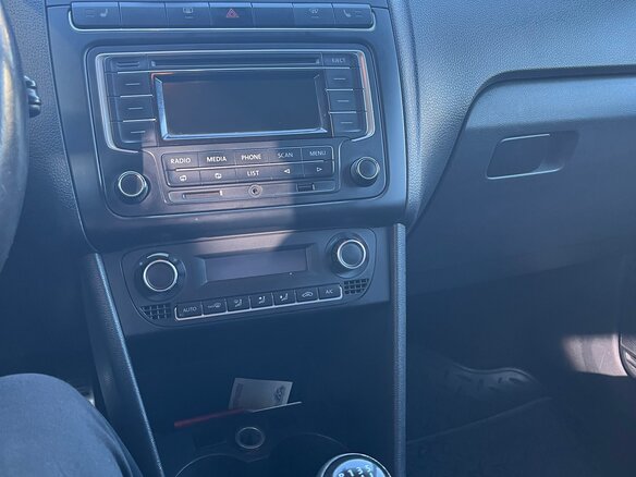 2015 Volkswagen Polo V, чёрный, 750000 рублей - вид 16