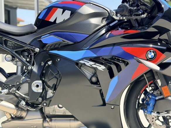 2025 BMW M 1000 RR, чёрный, 3999999 рублей - вид 12