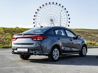 2021 Kia Rio IV Рестайлинг, серый, 1490000 рублей, вид 2