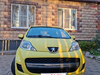 2010 Peugeot 107 I Рестайлинг, жёлтый, 380000 рублей, вид 1