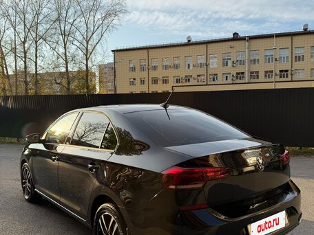 2022 Volkswagen Polo VI, чёрный, 1750000 рублей, вид 4