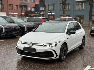 2023 Volkswagen Golf VIII, белый, 1690000 рублей, вид 1