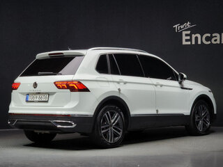 2023 Volkswagen Tiguan II Рестайлинг, белый, 2950000 рублей, вид 2