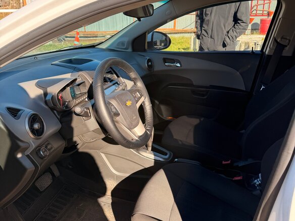 2015 Chevrolet Aveo II, белый, 1000000 рублей - вид 4