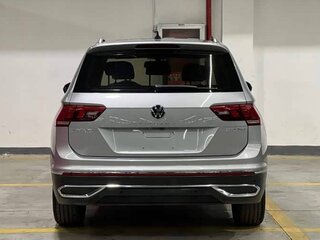 2022 Volkswagen Tiguan Allspace II Рестайлинг, серебристый, 2800290 рублей, вид 4