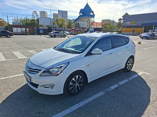 2014 Hyundai Solaris I Рестайлинг, белый, 910000 рублей, вид 1