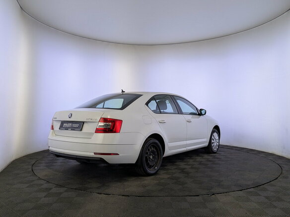 2020 Skoda Octavia III (A7) Рестайлинг, белый - вид 4