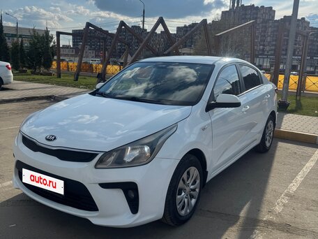 2019 Kia Rio IV, белый, 1090000 рублей, вид 1