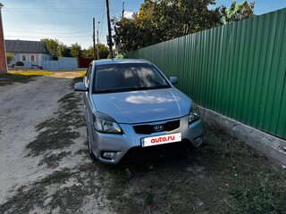2011 Kia Rio II Рестайлинг, серебристый, 620000 рублей, вид 1