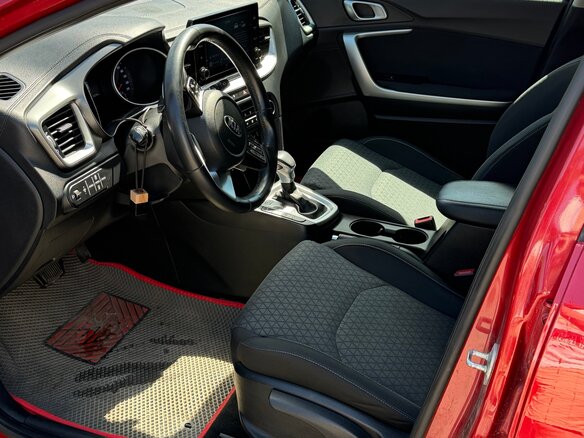 2021 Kia Ceed III, красный, 1650000 рублей - вид 4