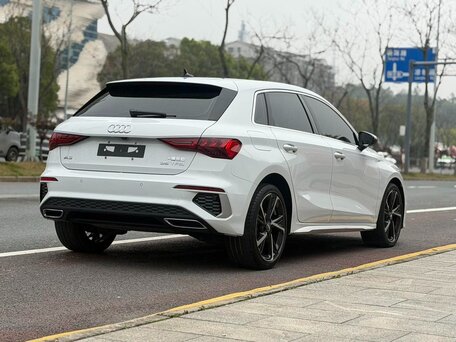 2022 Audi A3 Sportback 35 TFSI IV (8Y), белый, 1554000 рублей, вид 4