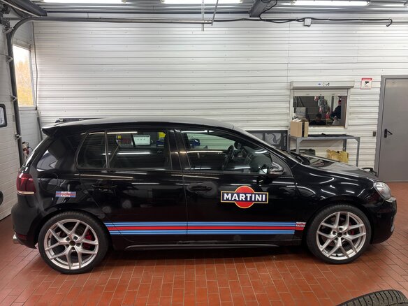 2012 Volkswagen Golf GTI VI, чёрный, 1100000 рублей - вид 1