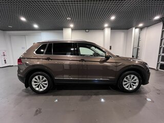 2017 Volkswagen Tiguan II, коричневый, 1930000 рублей, вид 2