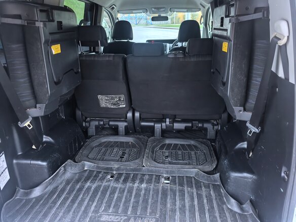 2011 Toyota Noah II (R70), белый, 1650000 рублей - вид 5