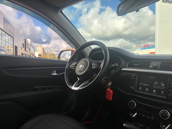 2018 Kia Rio IV, красный - вид 9