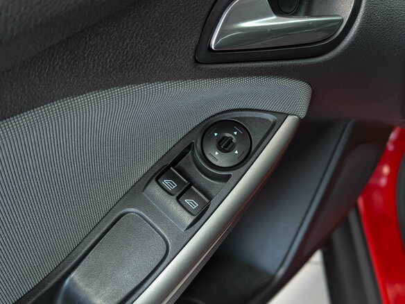 2012 Ford Focus III, красный - вид 17