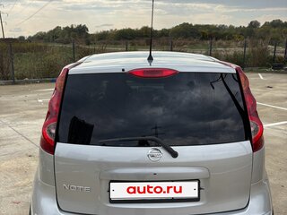 2012 Nissan Note I Рестайлинг, серебристый, 820000 рублей, вид 4