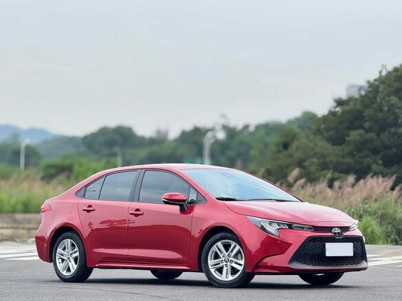 2022 Toyota Levin XII (E210), красный, 1700000 рублей - вид 2