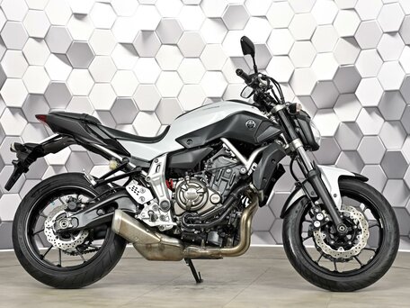 2014 Yamaha MT-07 (FZ-07), белый, 625000 рублей, вид 3