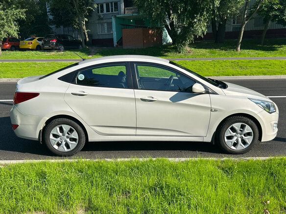 2014 Hyundai Solaris I Рестайлинг, бежевый, 859000 рублей - вид 4