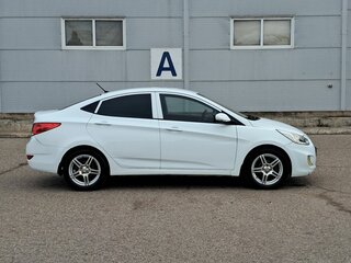 2013 Hyundai Solaris I, белый, 775000 рублей, вид 5