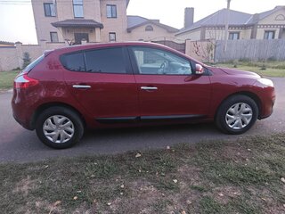 2012 Renault Megane III Рестайлинг, красный, 720000 рублей, вид 4