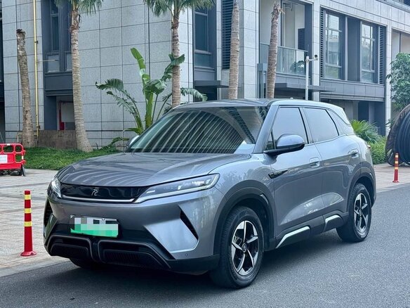 2025 BYD Yuan Up 45.12 kWh, серый, 1640000 рублей