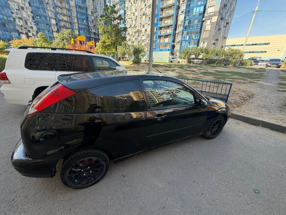 2001 Ford Focus I (North America), чёрный, 170000 рублей - вид 1