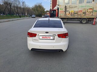2012 Kia Cerato 6-speed II, белый, 800000 рублей, вид 2