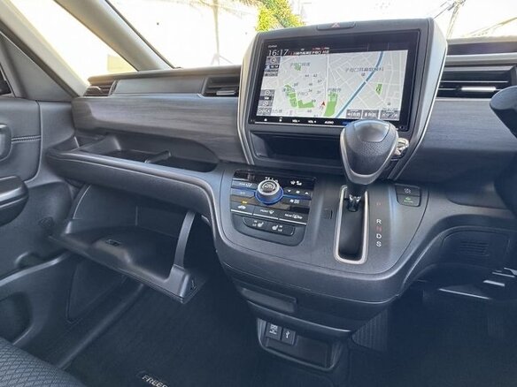 2022 Honda Freed II Рестайлинг, белый - вид 23