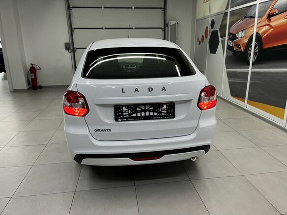 2026 Lada (ВАЗ) Granta I Рестайлинг, белый, 1135000 рублей - вид 4