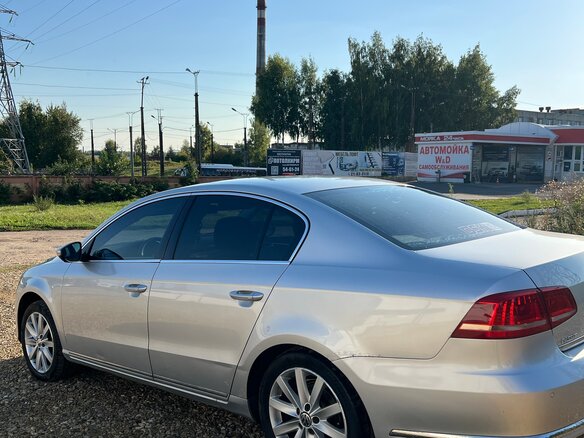 2011 Volkswagen Passat B7, серебристый - вид 4