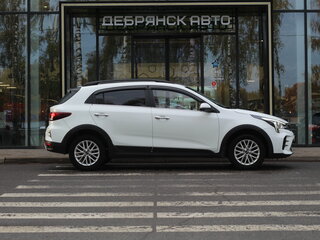 2021 Kia Rio X IV Рестайлинг, белый, 1595000 рублей, вид 4