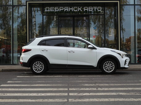 2021 Kia Rio X IV Рестайлинг, белый, 1595000 рублей, вид 4