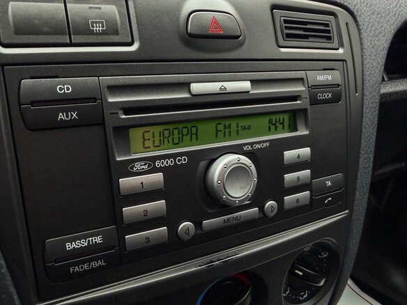 2011 Ford Fusion I Рестайлинг, белый - вид 16