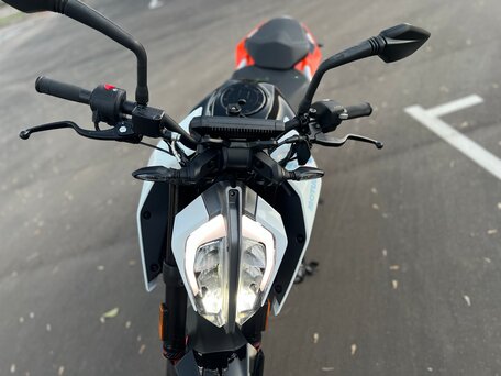 2023 KTM 125 Duke, белый, 559999 рублей, вид 5