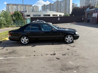 1998 Mercedes-Benz S-Класс 500 III (W140) Рестайлинг, чёрный, 1300000 рублей, вид 2