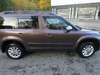 2014 Skoda Yeti I Рестайлинг, коричневый, 990000 рублей, вид 3