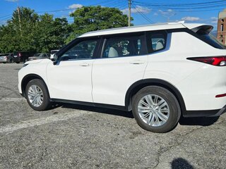 2022 Mitsubishi Outlander IV, белый, 3200000 рублей, вид 4