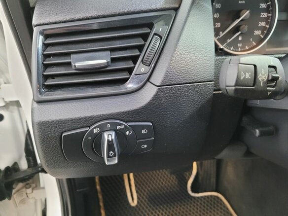 2013 BMW X1 20i I (E84) Рестайлинг, белый, 1119000 рублей - вид 8