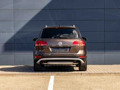 2010 Volkswagen Touareg II, коричневый, 2055000 рублей, вид 5