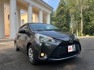 2018 Toyota Vitz III (XP130) Рестайлинг, серый, 950000 рублей, вид 1