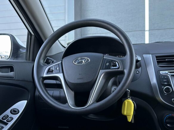 2015 Hyundai Solaris I Рестайлинг, белый, 999000 рублей - вид 13