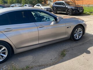 2010 BMW 5 серии 525d VI (F10/F11/F07), серебристый, 1700000 рублей, вид 2