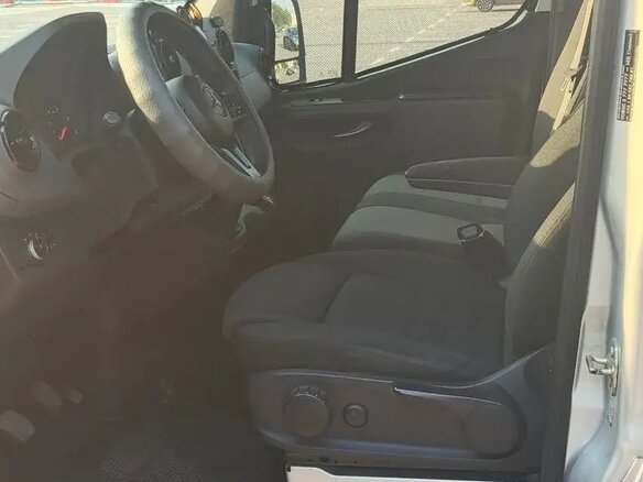 2018 Mercedes-Benz Sprinter, серебристый, 4050000 рублей - вид 14