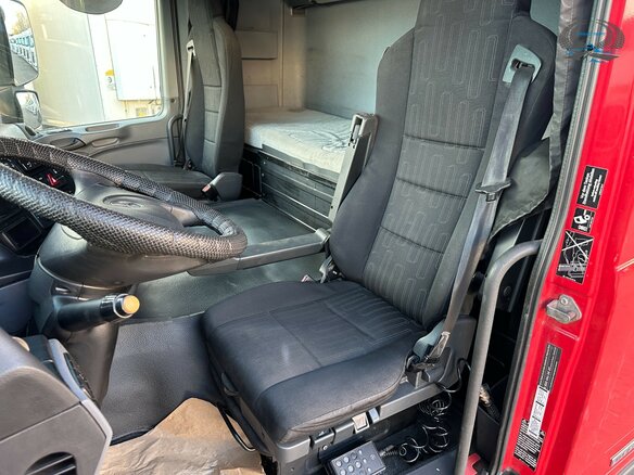 2017 Mercedes-Benz Actros, красный, 4200000 рублей - вид 17