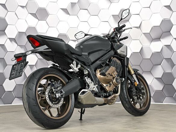 2025 Honda CB 650R, чёрный, 1177000 рублей - вид 6
