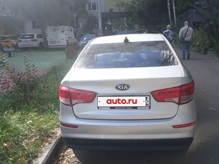 2017 Kia Rio III Рестайлинг, серебристый, 650000 рублей, вид 3